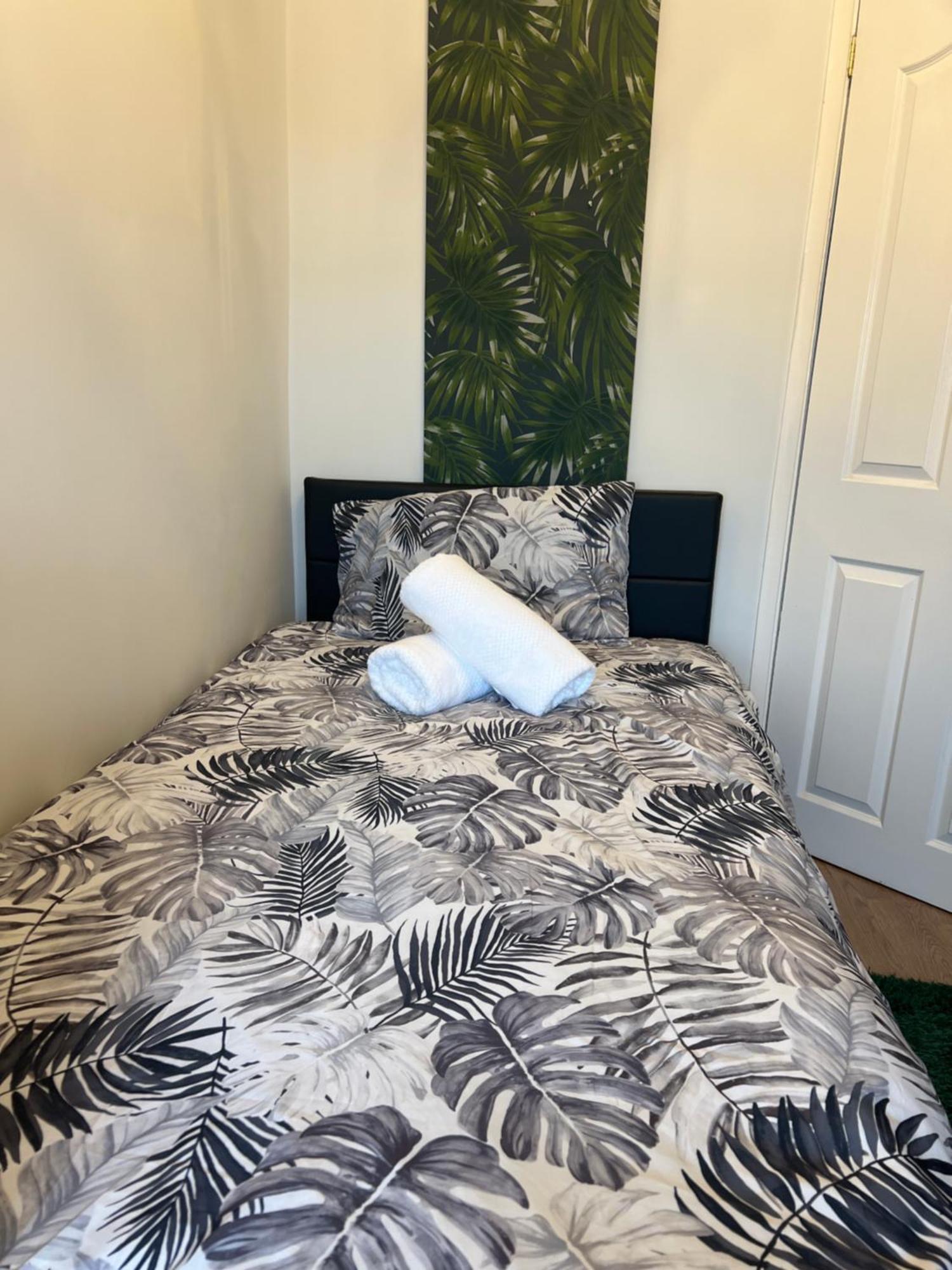 Double Room In Great Barr Near M5 - M6 - Parking - Tv Bed-Garden Birmingham Extérieur photo